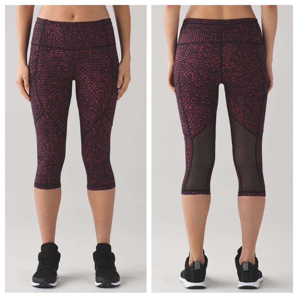 Lululemon Outrun 17" Crop - Shatter Weave Dust Coral Plum / Black